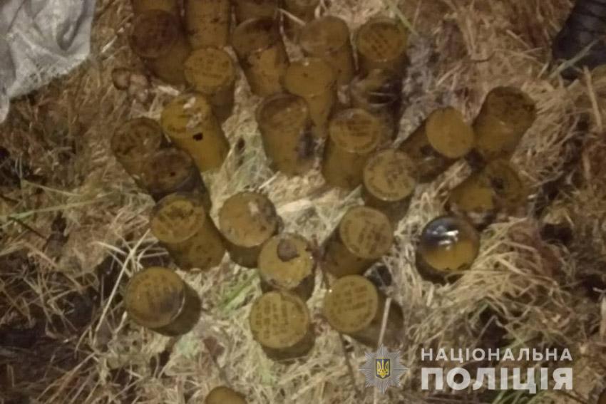 Житель Хмельницкой области нашел три мешка гранат 1