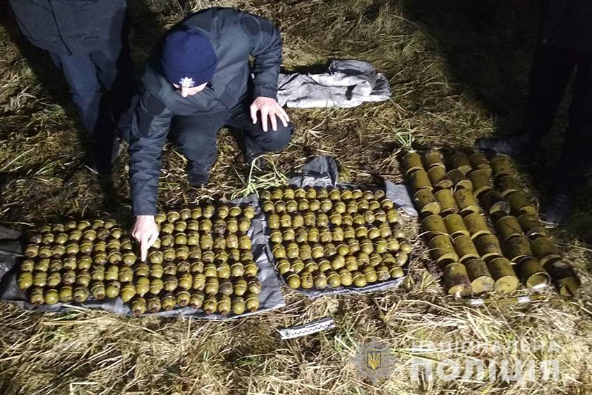 Житель Хмельницкой области нашел три мешка гранат 3