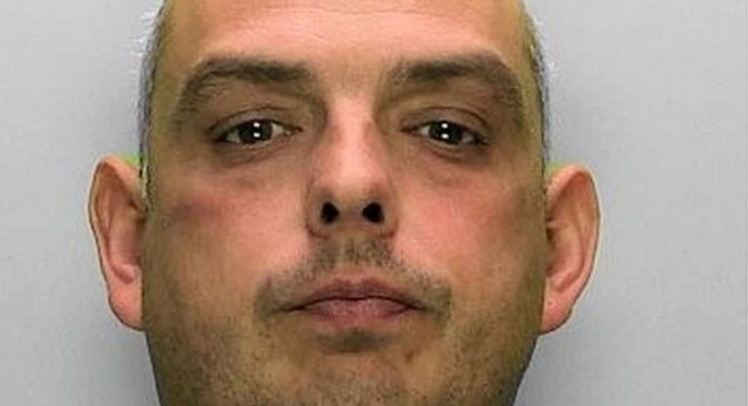 Житель Великобритании терроризировал собственную жену в соцсетях под видом бывшего бойфренда