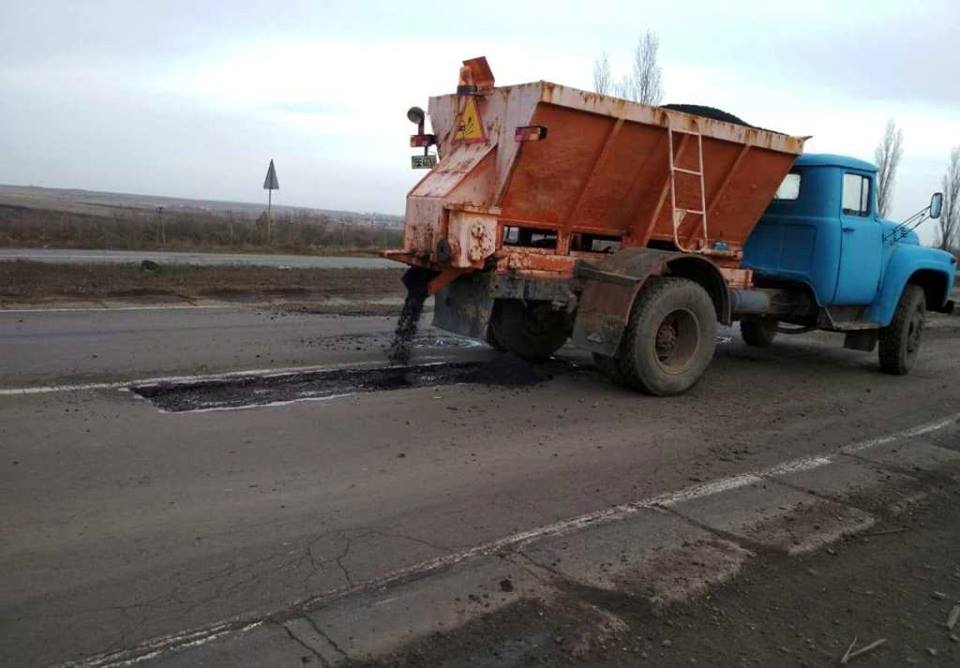 Дорожники Николаевщины начали работы по ликвидации аварийной ямочности на киевской трассе 2