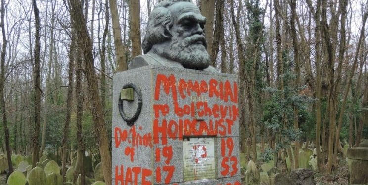 Второй раз за месяц: могила Карла Маркса в Лондоне осквернена