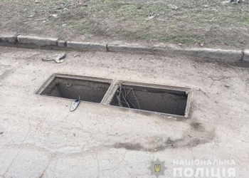Ливневку, из-за которой в ДТП пострадали водитель и двое подростков в Николаеве, только месяц назад установили, и она тут же была разграблена – КП «ЭЛУ автодорог»