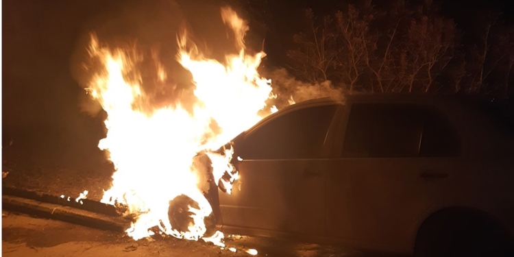 В Николаеве тушили Skoda Fabia