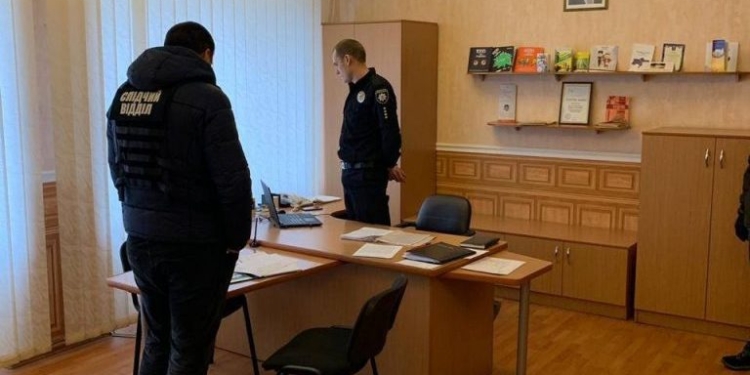 Задержание на взятке замначальника патрульной полиции в Николаеве: пока претензий к подчиненному, у которого он вымогал взятку, нет