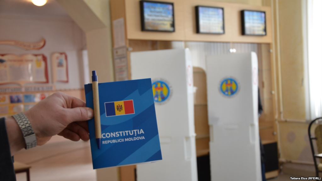 Граждане Молдовы на референдуме поддержали сокращение количества парламентариев на 40% 1