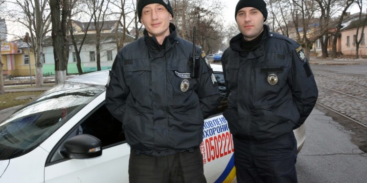 В Николаеве задержать мужчину, который на выходе из магазина ограбил женщину, помогла «тревожная кнопка»