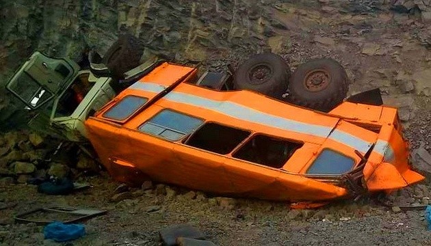 В России в пропасть сорвался автобус с шахтерами: шестеро погибших 5