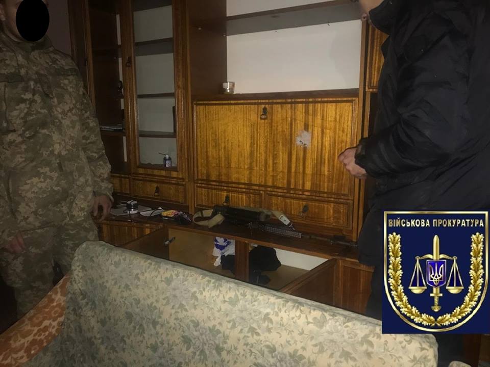 Военнослужащему, укравшему из воинской части в Николаеве три автомата, объявлено о подозрении 1