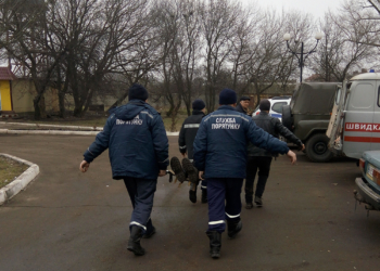 На Николаевщине мужчину достали из выгребной ямы