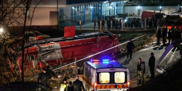 В Северной Македонии с трассы слетел автобус: погибли 13 человек