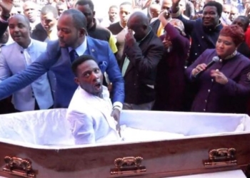 Пастора в ЮАР собираются судить за «воскрешение из мертвых»