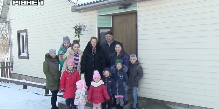 Героини! На Ровенщине мать родила 19-го, в Днепре – 14-го ребенка в благополучных семьях