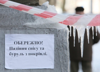 Работнице ЖЭКа из Конотопа грозит тюрьма из-за смертоносных сосулек