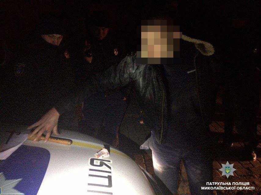 Николаевские патрульные за сутки выявили трех горожан, хранящих наркотики 3