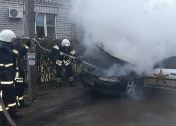 Вечером и утром в Николаеве горели две легковушки