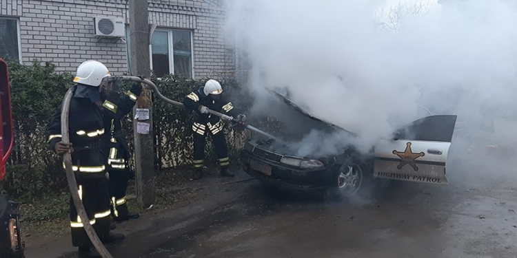Вечером и утром в Николаеве горели две легковушки