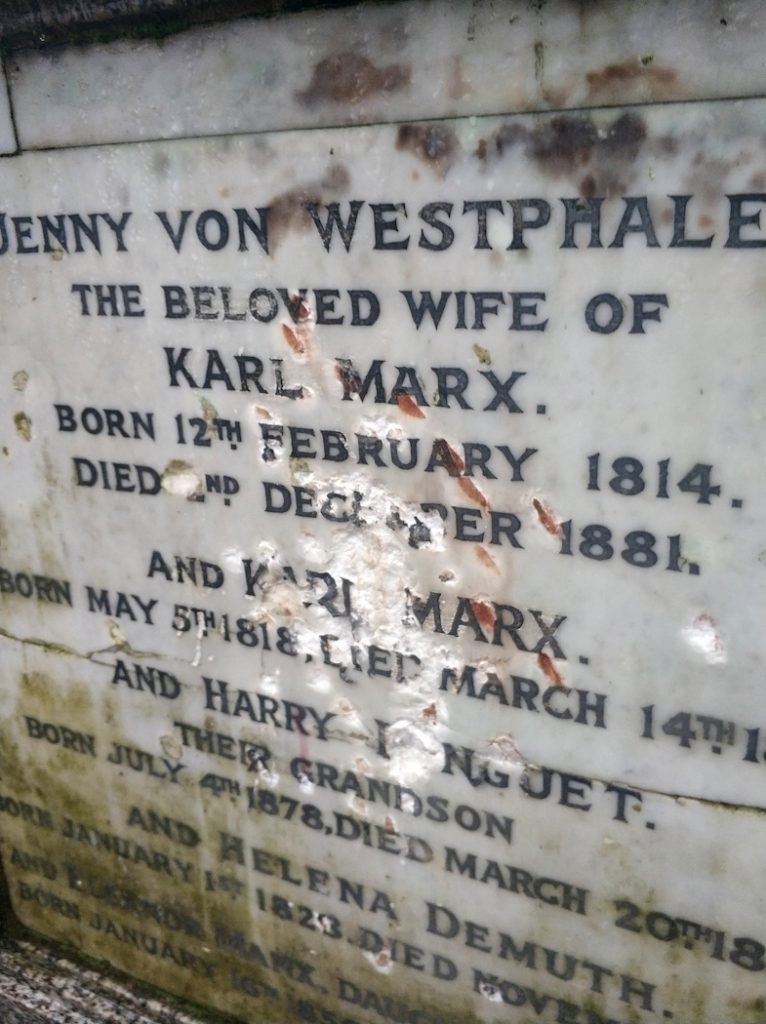 В Лондоне осквернили могилу Карла Маркса 1