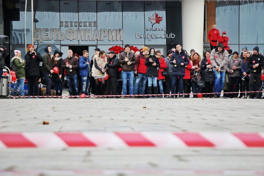 В День Святого Валентина в Одессе стреляли пробками от шампанского – установили новый рекорд 15