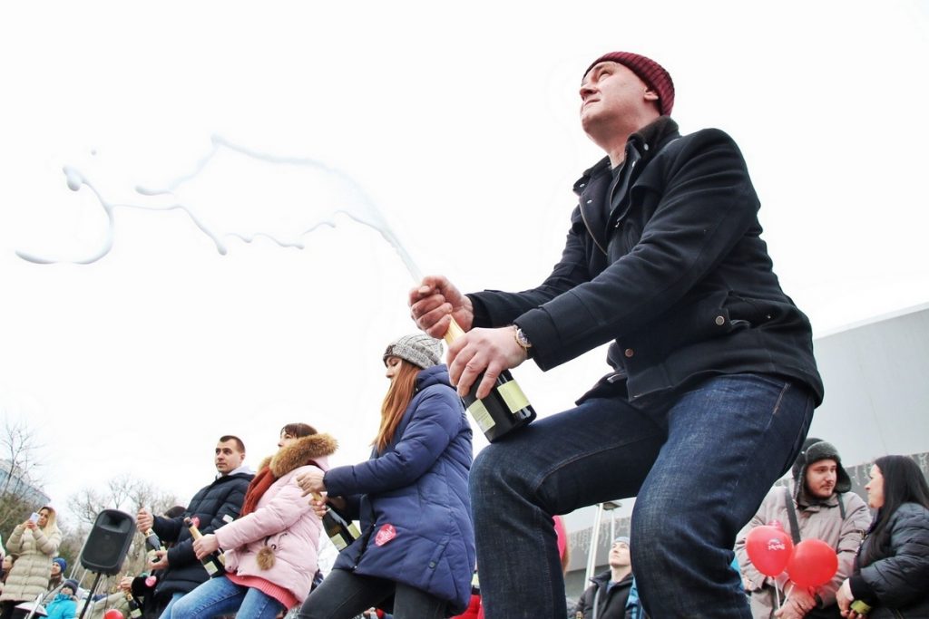 В День Святого Валентина в Одессе стреляли пробками от шампанского – установили новый рекорд 9