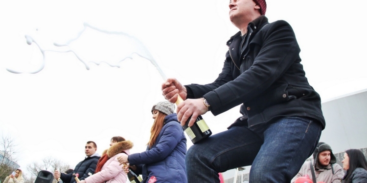 В День Святого Валентина в Одессе стреляли пробками от шампанского – установили новый рекорд