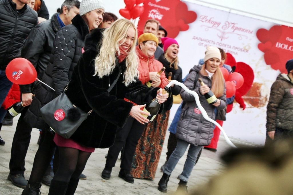 В День Святого Валентина в Одессе стреляли пробками от шампанского – установили новый рекорд 19