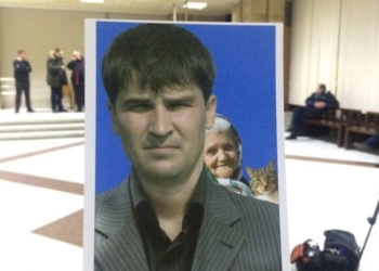 ЦИК приняла фотографию от потенциального кандидата в президенты с бабушкой и котом на заднем плане