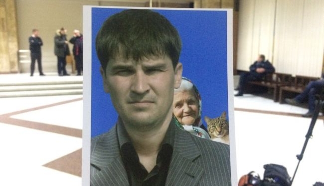 ЦИК приняла фотографию от потенциального кандидата в президенты с бабушкой и котом на заднем плане