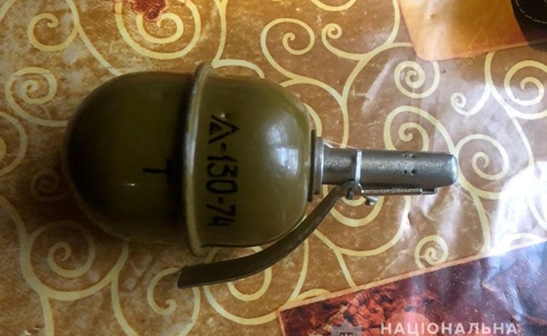 Под Киевом мужчина с гранатой угрожал взорвать дворника