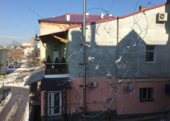 На Прикарпатье обстреляли офис радиостанции