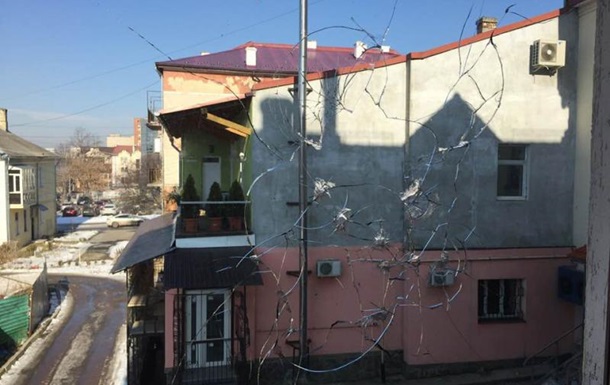 На Прикарпатье обстреляли офис радиостанции 1