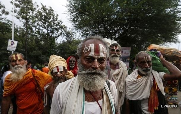 В Индии от отравления алкоголем погибли десятки человек 1