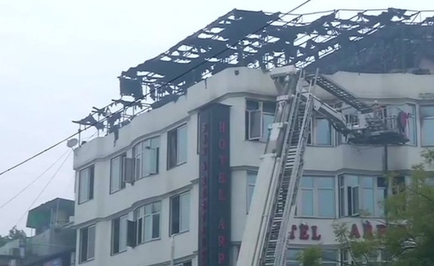 В Индии при пожаре в отеле погибли 17 человек