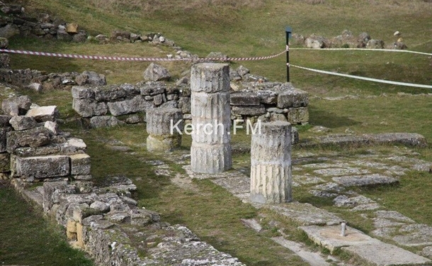 В Крыму обрушились колонны античного города