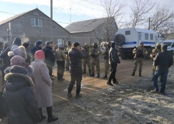 В Крыму новые обыски: задержаны три человека