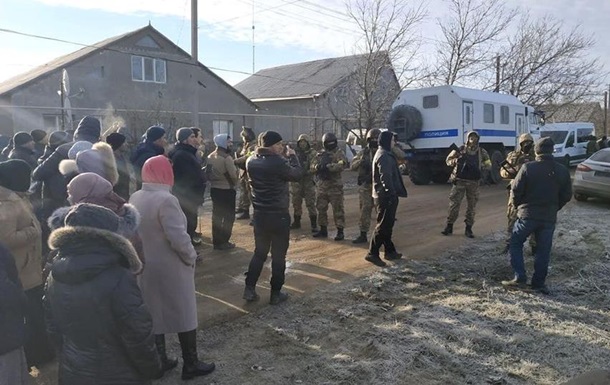 В Крыму новые обыски: задержаны три человека 1