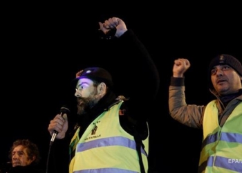 “Желтые жилеты” устроили погром в редакции французской газеты