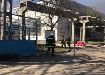 В Крыму пожар на заводе пластмасс