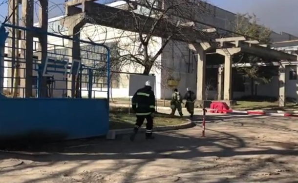 В Крыму пожар на заводе пластмасс