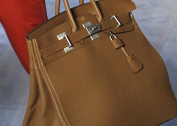 Британка заказала пошив сумочки из собственной кожи