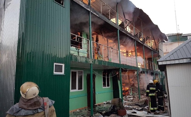 В Затоке произошел крупный пожар на базах отдыха