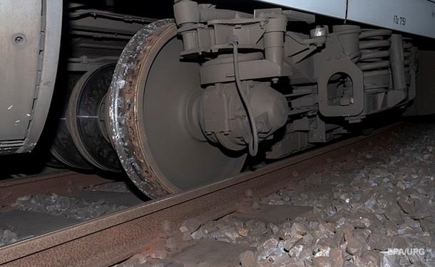 На мосту в Германии сошел с рельсов поезд с газом