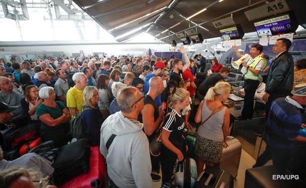 Конфликт Индии и Пакистана: в аэропортах Азии застряли тысячи туристов