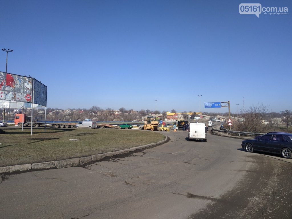В Первомайске ремонтируют дорожное покрытие на мостах через Синюху 7