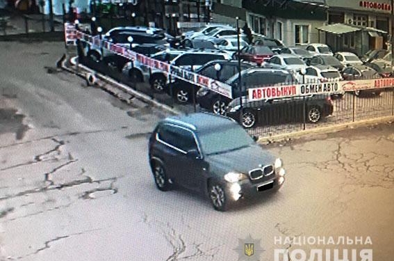 В Николаеве полиция задержала двух мужчин, которые с оружием напали на 23-летнего парня