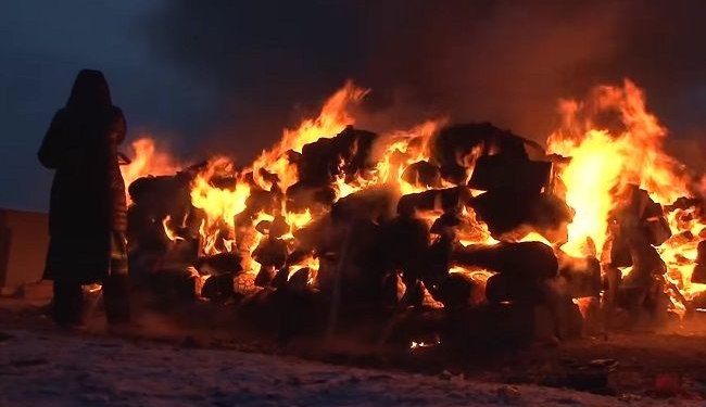В России  шаманы  сожгли пять верблюдов для “укрепления государства” и “восстановления культурных ценностей”