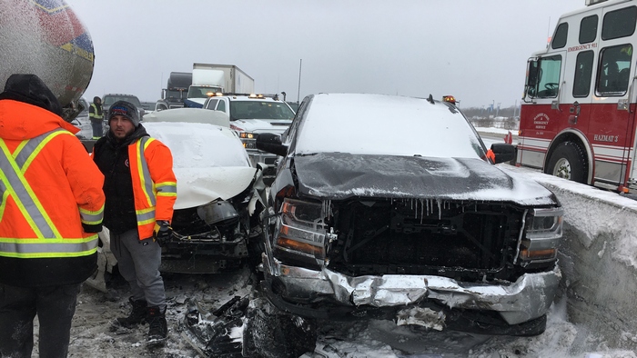 Около 70 автомобилей столкнулись в Канаде из-за гололеда 7