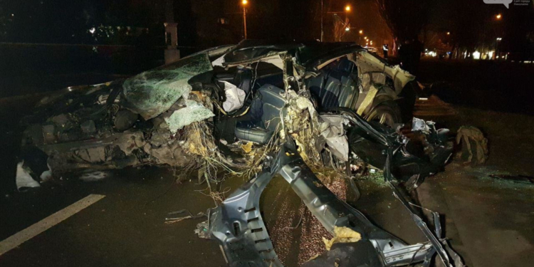 Ночное смертельное ДТП в Николаеве: двое погибших, еще одна пострадавшая госпитализирована