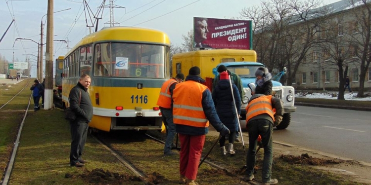 В Николаеве сошел с рельсов трамвай