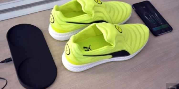 Для ленивых. Puma выпустила кроссовки с электронной шнуровкой