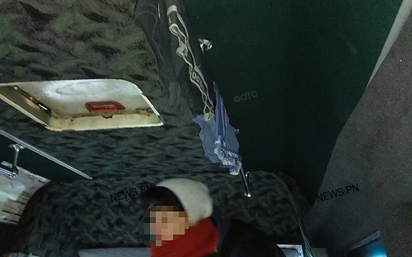 В николаевской маршрутке на поручных развесили нижнее белье – водитель уверяет, что его оставили нетрезвые «шутники»